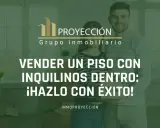 Pareja sonriente con cajas de mudanza. ¿Tienes un contrato de alquiler y quieren vender el piso? ¡Te ayudamos a vender con éxito!