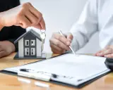 Entrega de llaves de una casa modelo, firma de contrato. Cumplimiento del art 1124 CC.