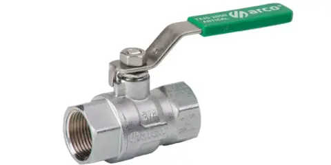 Llave de paso de latón con mango verde, ideal para cambiar una llave de paso empotrada.