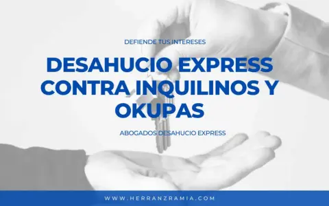 Manos entregan llaves, simbolizando un desahucio express contra inquilinos y okupas. Defiende tus intereses.