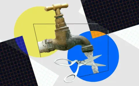 Grifo con agua cayendo sobre tijeras. ¿Quién paga la factura de esta fuga de agua?