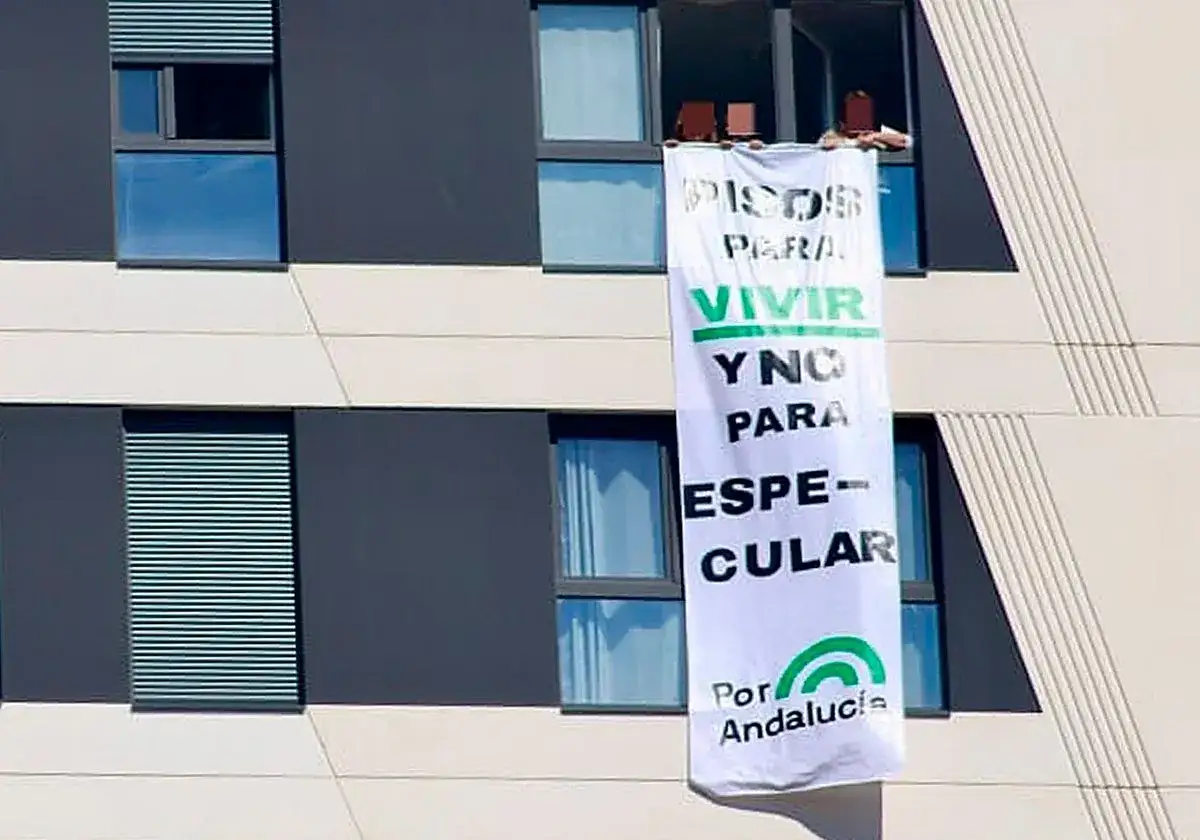 Manifestación contra la prohibición de pisos turísticos en Andalucía. Pancarta: